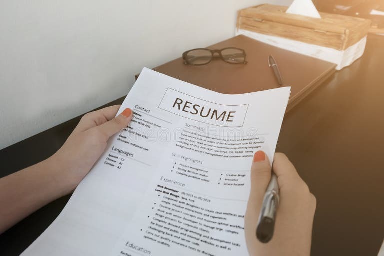 Job seeker writing a professional CV with clean formatting, demonstrating essential do’s and don’ts for creating an effective resume.